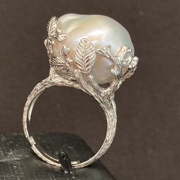 Charlies Jewelry - Vintage Elegant Silver baroque Pearl Ring